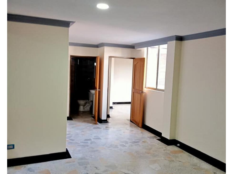 EN VENTA APARTAMENTO REMODELADO EN TERCER PISO, CENTRO DE PEREIRA