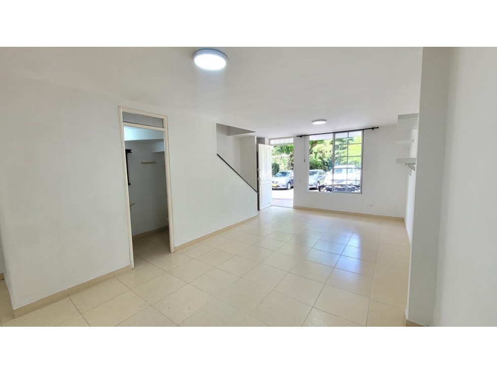 SE VENDE CASA DE 3 NIVELES EN CONJ CERRADO ENTRE AV. SUR Y AV. CONDINA — foto 2