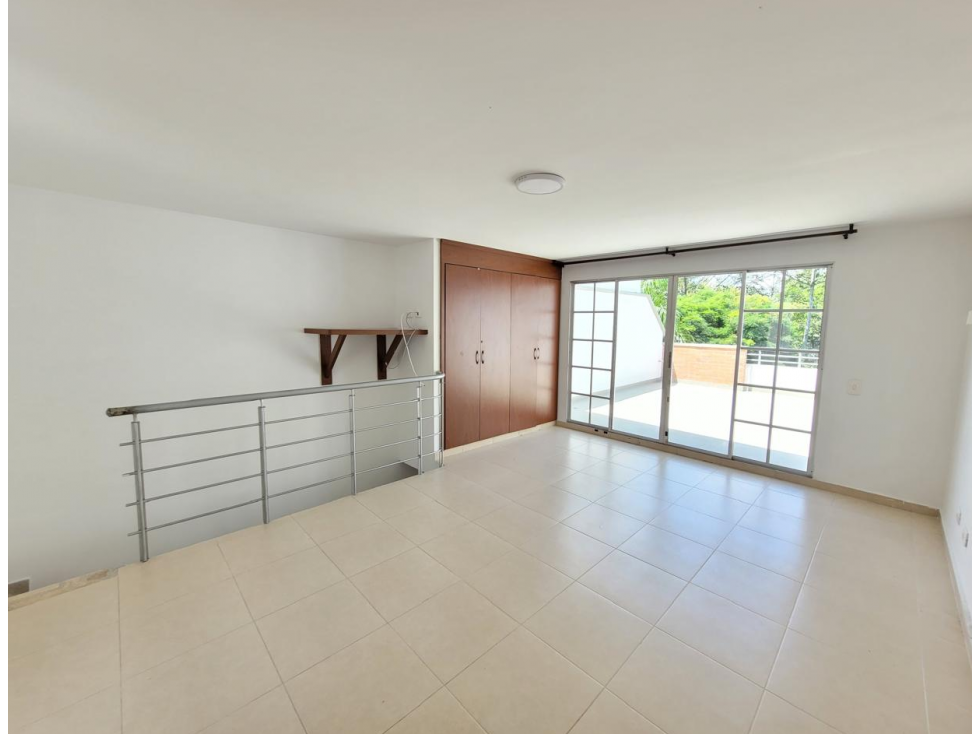 SE VENDE CASA DE 3 NIVELES EN CONJ CERRADO ENTRE AV. SUR Y AV. CONDINA