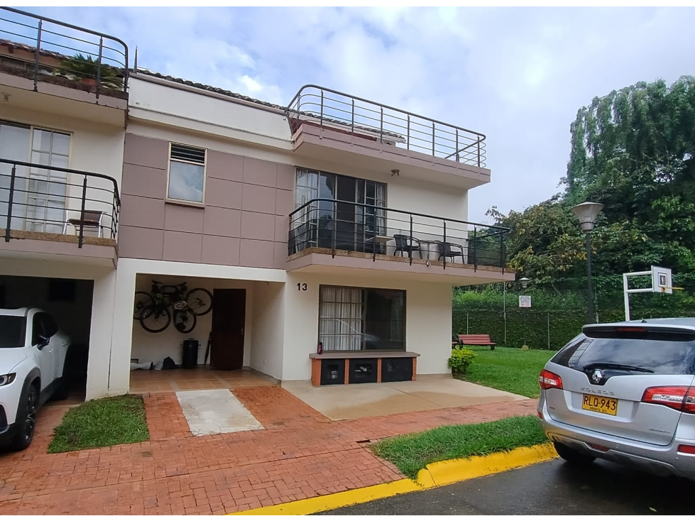 SE VENDE CASA UBICADA EN CONJUNTO CERRADO, EN LA AV SUR PEREIRA