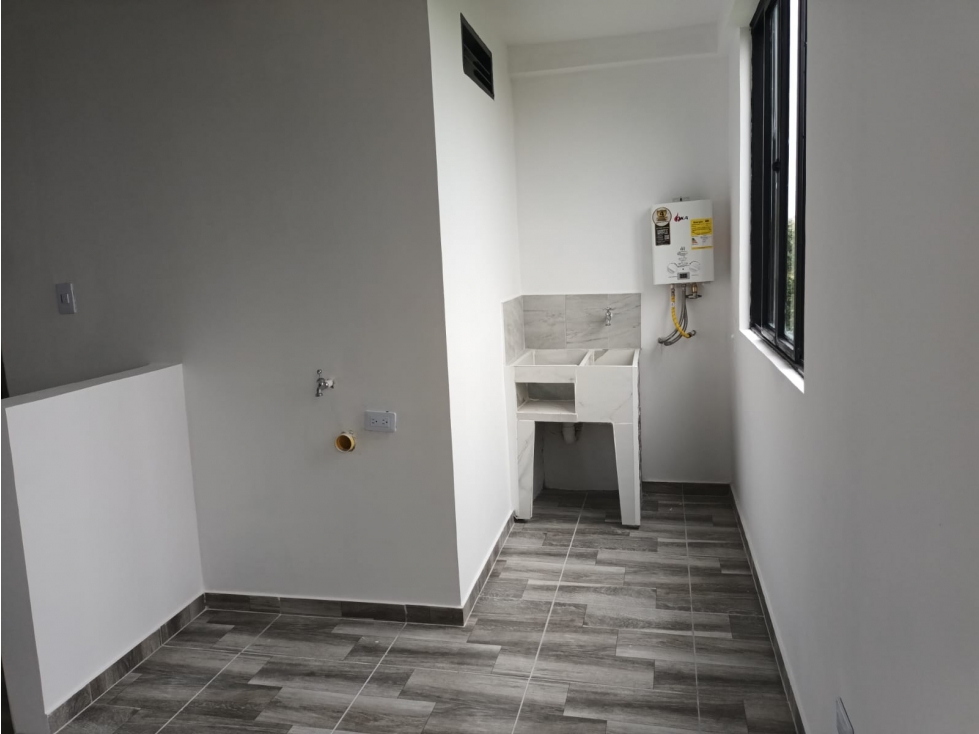 EN VENTA CASA PRIMER PISO, ACABADOS DE LUJO EN BELALCAZAR, CALDAS - 2