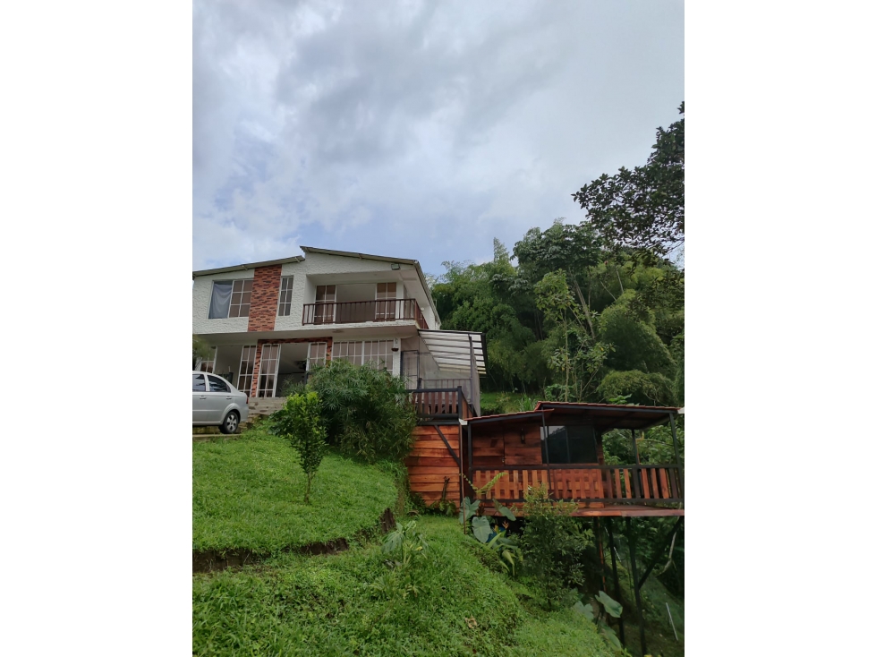 EN VEN-PERMUTA CASA CAMPESTRE, UBICACIÓN EN PEREIRA VIA LA FLORIDA — foto 4