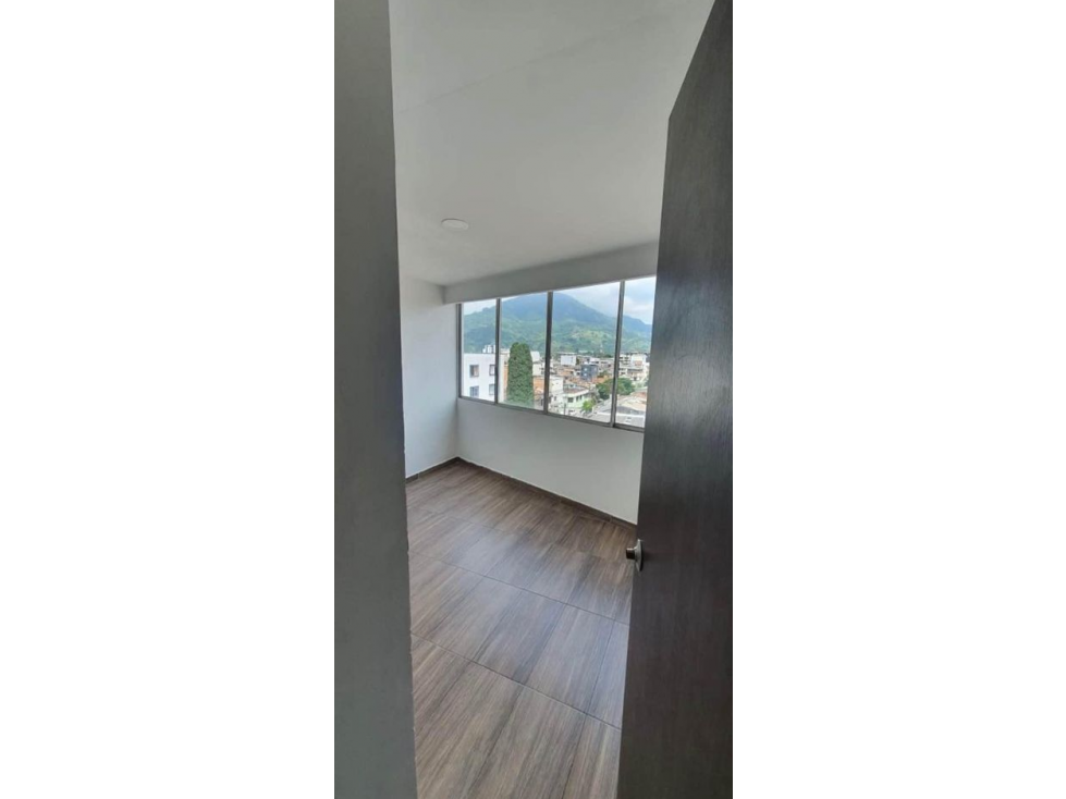 EN VENTA APARTAMENTO REMODELADO, EXCELENTE VISTA , PEREIRA — foto 3