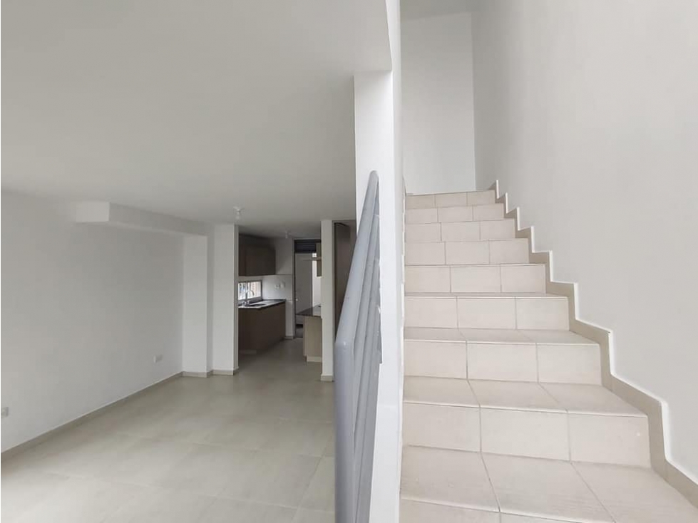 EN VENTA CASA DÚPLEX ESQUINERA, VEHICULAR, VILLA VERDE, PEREIRA — foto 3
