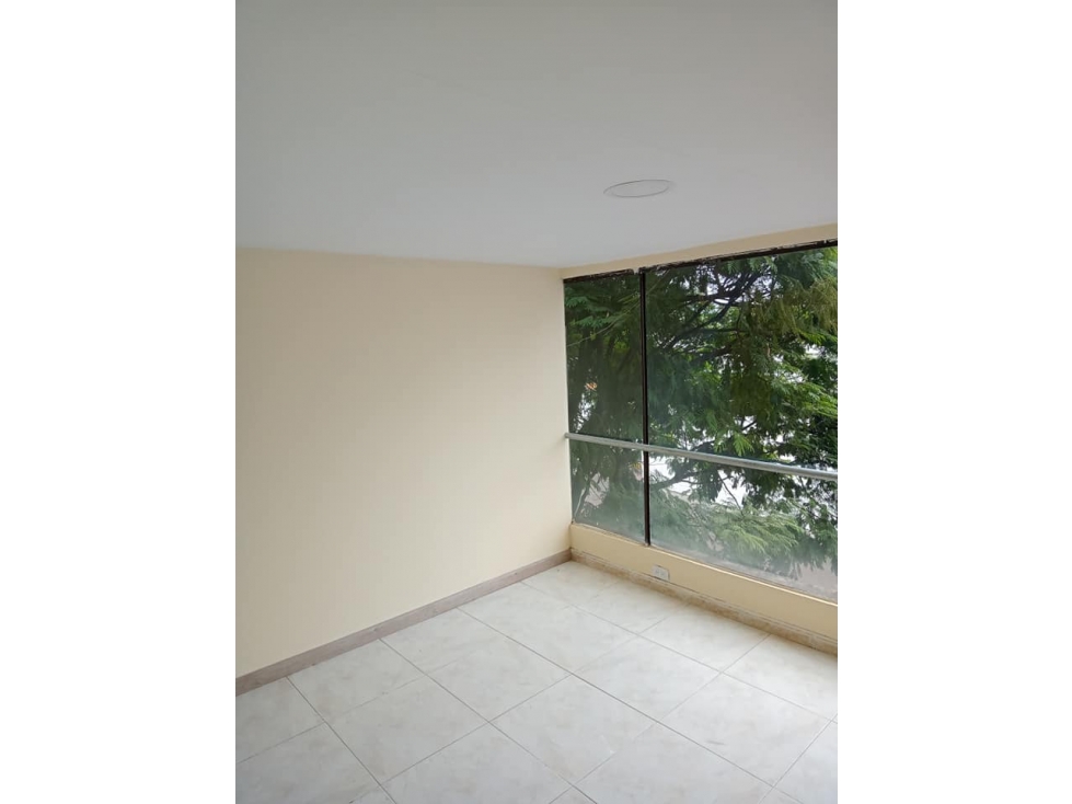 EN VENTA APARTAMENTO SEGUNDO PISO MUY CENTRAL SECTOR SAN ANDRESITO — foto 3