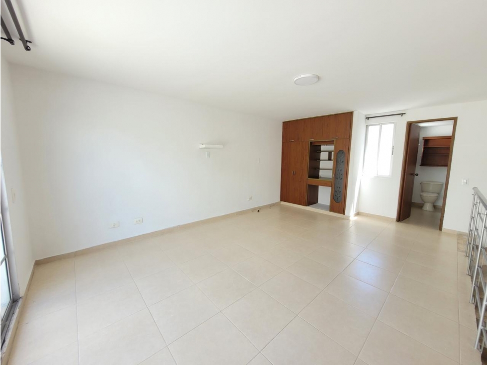 SE VENDE CASA DE 3 NIVELES EN CONJ CERRADO ENTRE AV. SUR Y AV. CONDINA — foto 3