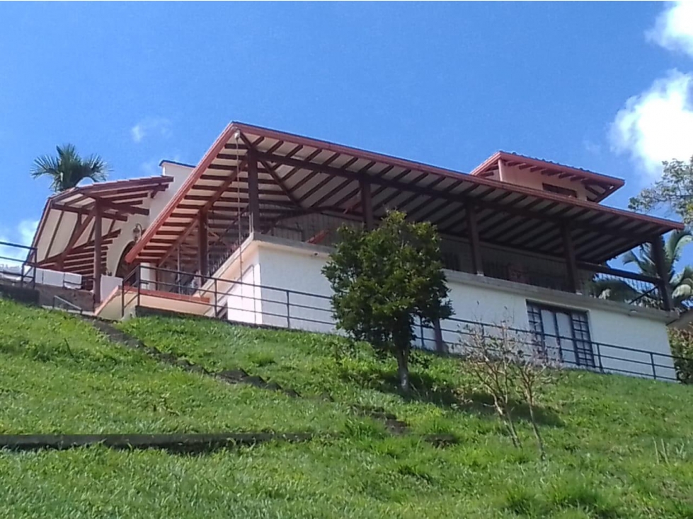CASA CAMPESTRE EN RENTA EN CERRITOS