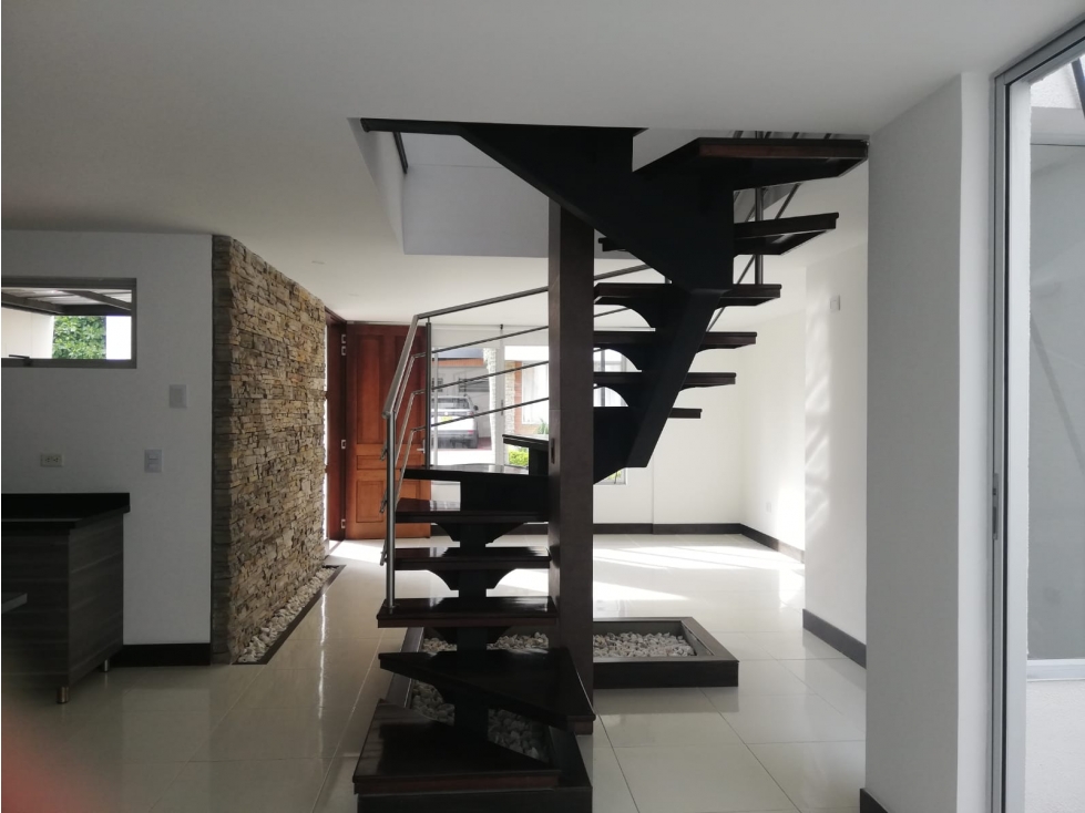 EN VENTA CASA DE DOS PISOS EN BARRIO LA VILLA, PEREIRA — foto 2