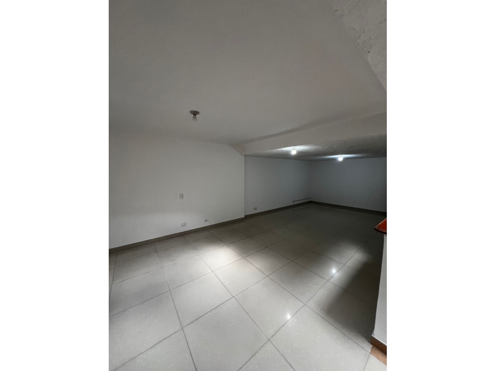 EN VENTA CASA O RENTA DE TRES PISOS UNIFAMILIAR EN PEREIRA — foto 2