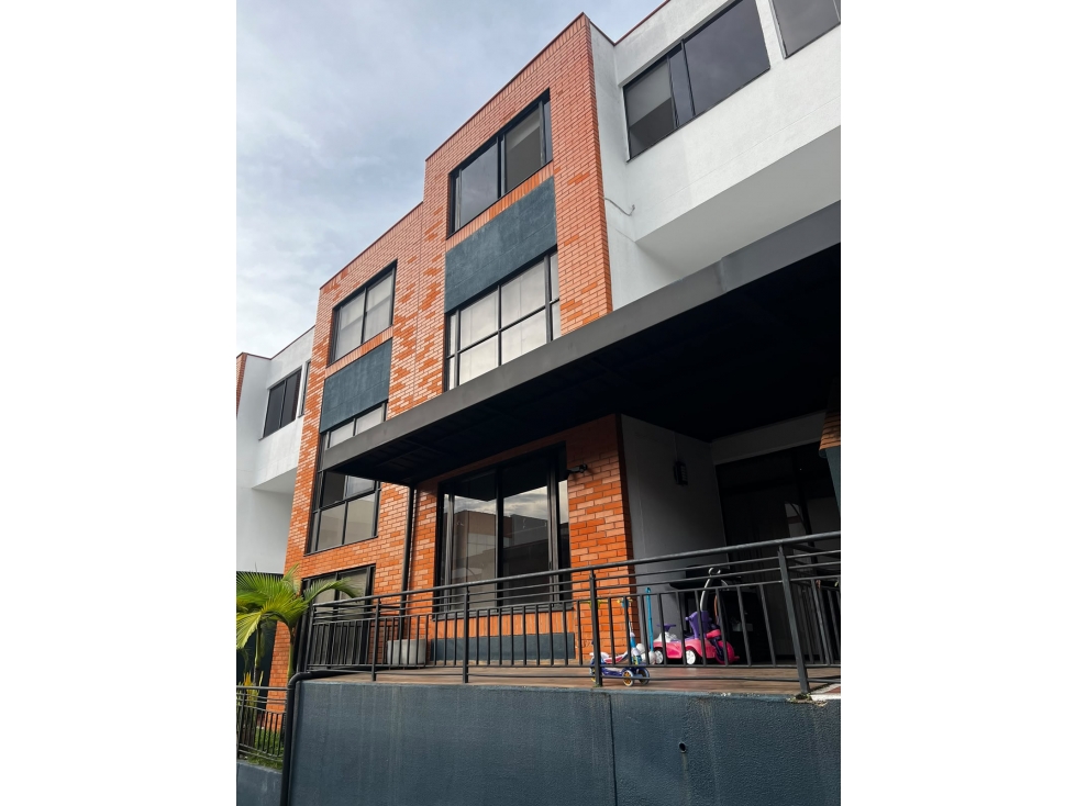 EN.VENTA CASA DUPLEX MEDIANERA