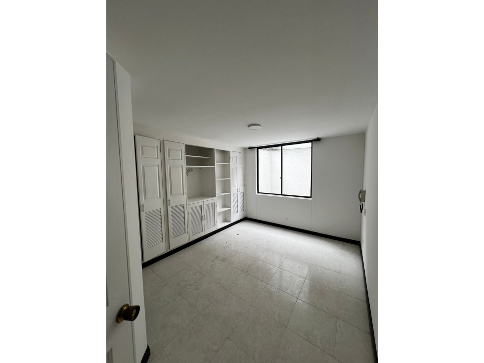 EN VENTA AMPLIO Y HERMOSO APARTAMENTO EN SECTOR LOS ALPES, PEREIRA — foto 6