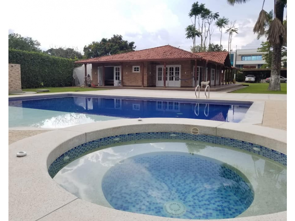 EN VENTA CASA CAMPESTRE CON CABALLERIZAS, UBICADA EN CERRITOS, PEREIRA