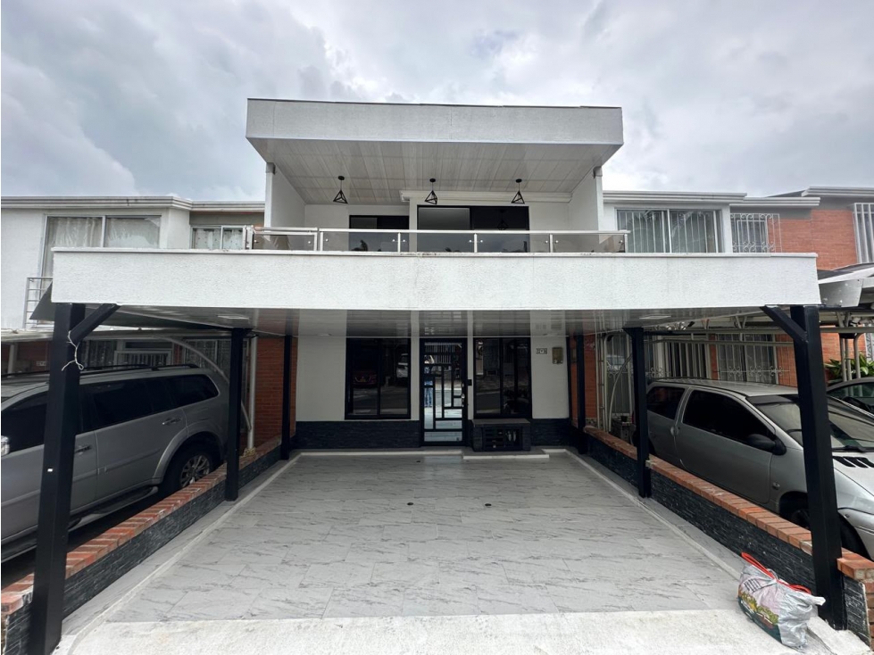 EN VENTA CASA DUPLEX TOTALMENTE REMODELADA