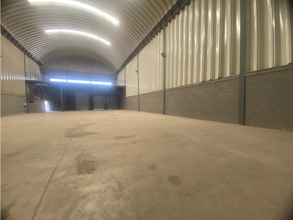 ARRIENDO DE BODEGA EN LA CIRCUNVALAR - BARRANQUILLA