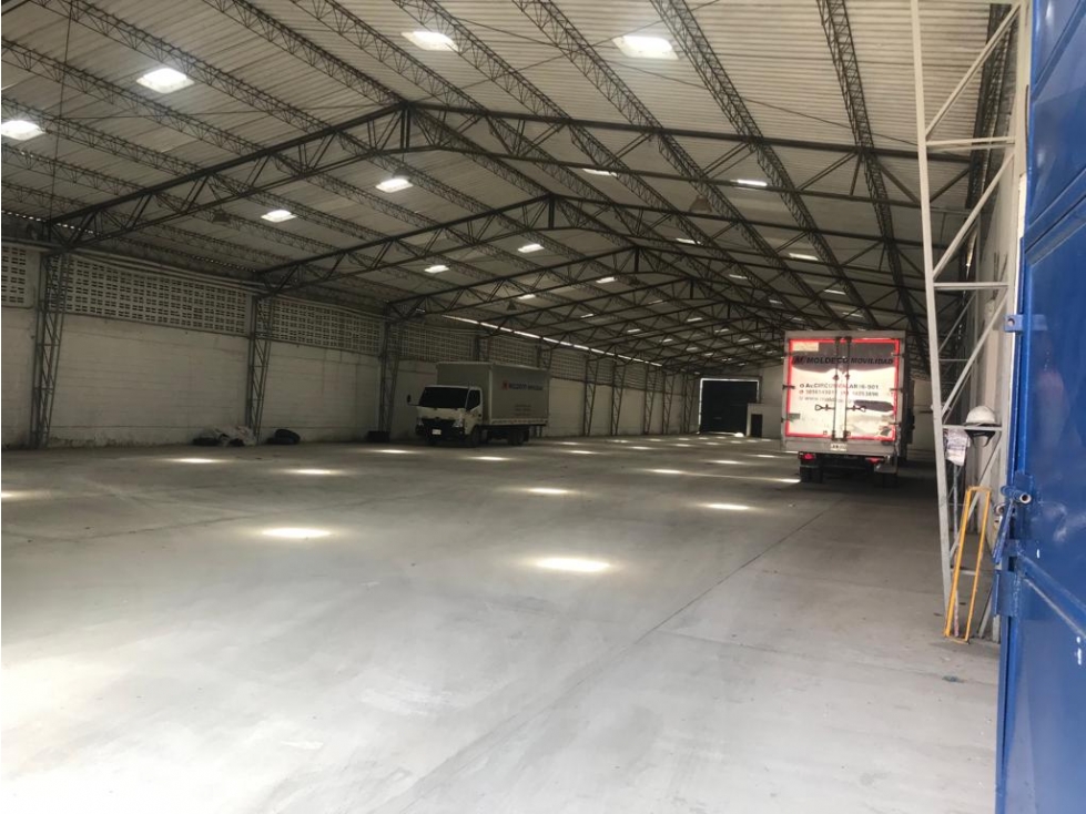 ALQUILER DE BODEGA EN CIRCUNVALAR CERCA A CARIBE VERDE - BARRANQUILLA — foto 2