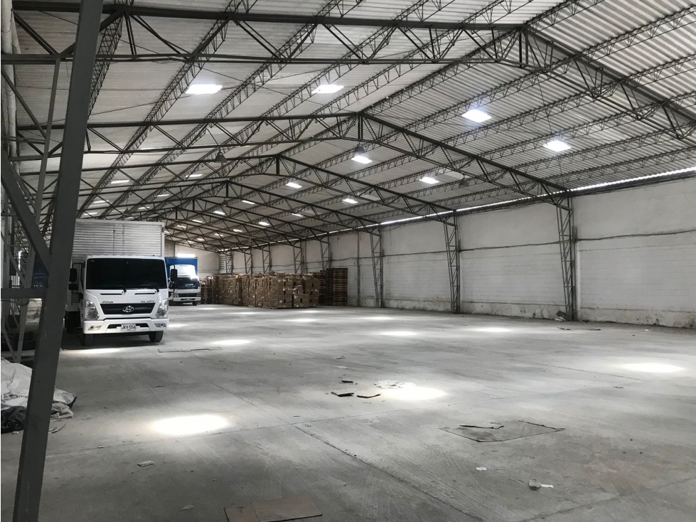 ALQUILER DE BODEGA EN CIRCUNVALAR CERCA A CARIBE VERDE - BARRANQUILLA