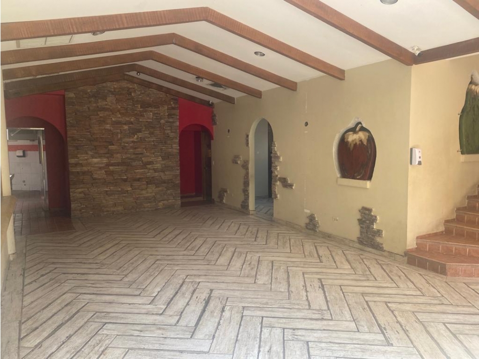 VENTA LOCAL IDEAL PARA RESTAURANT CERCA DE LA ZONA BANCARIA - 1