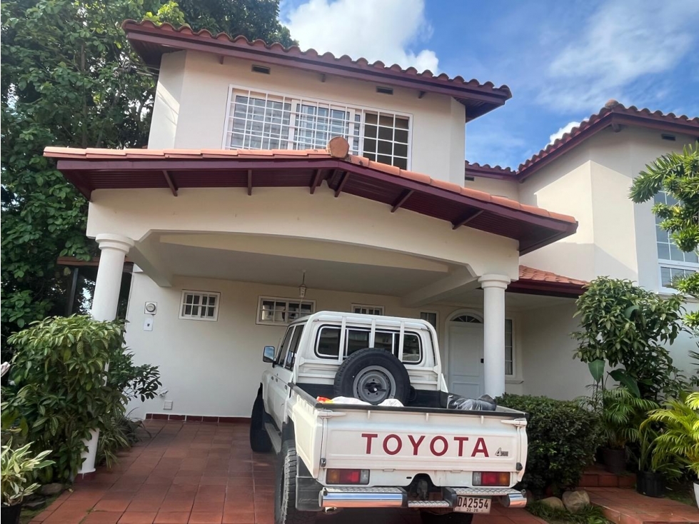 SE VENDE CASA DUPLEX RESIDENCIAL RIVIERA COLONIAL NEGOCIABLE