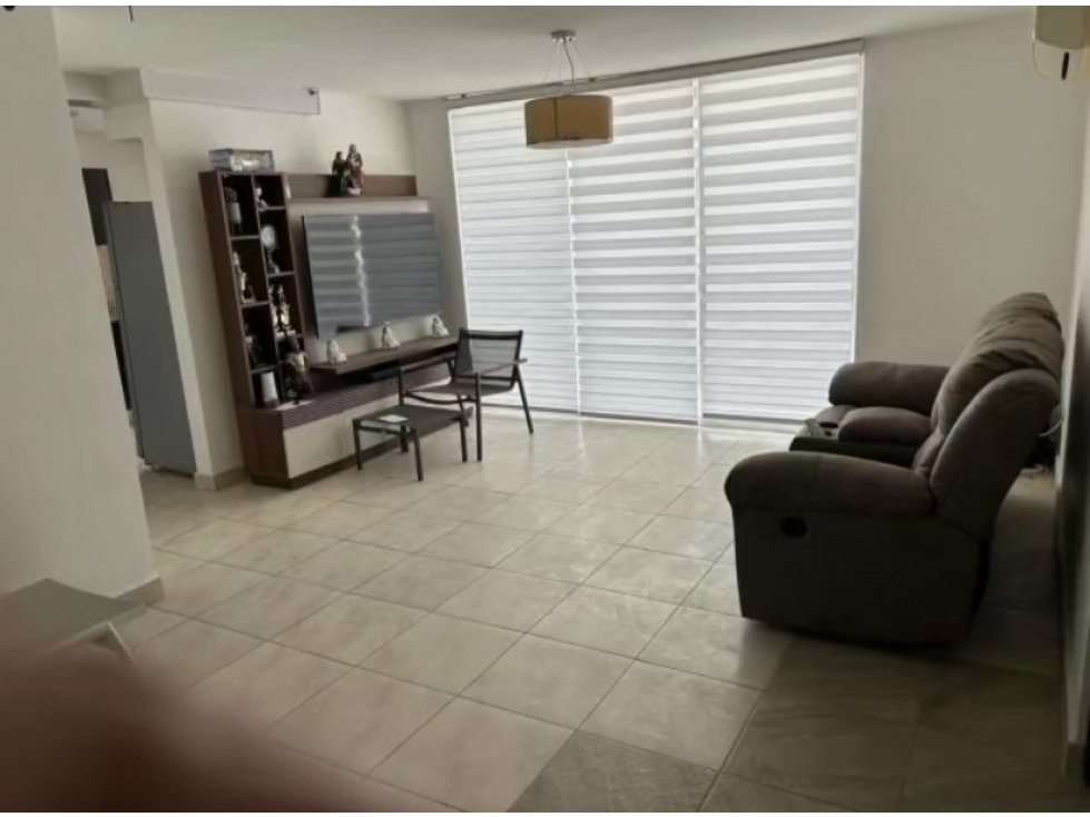 SE VENDE APARTAMENTO EN PH ROYAL TOWER