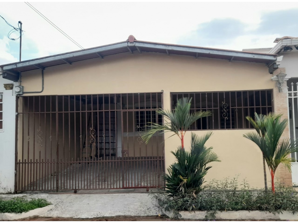 SE VENDE CASA EN PUERTA DEL ESTE - 1