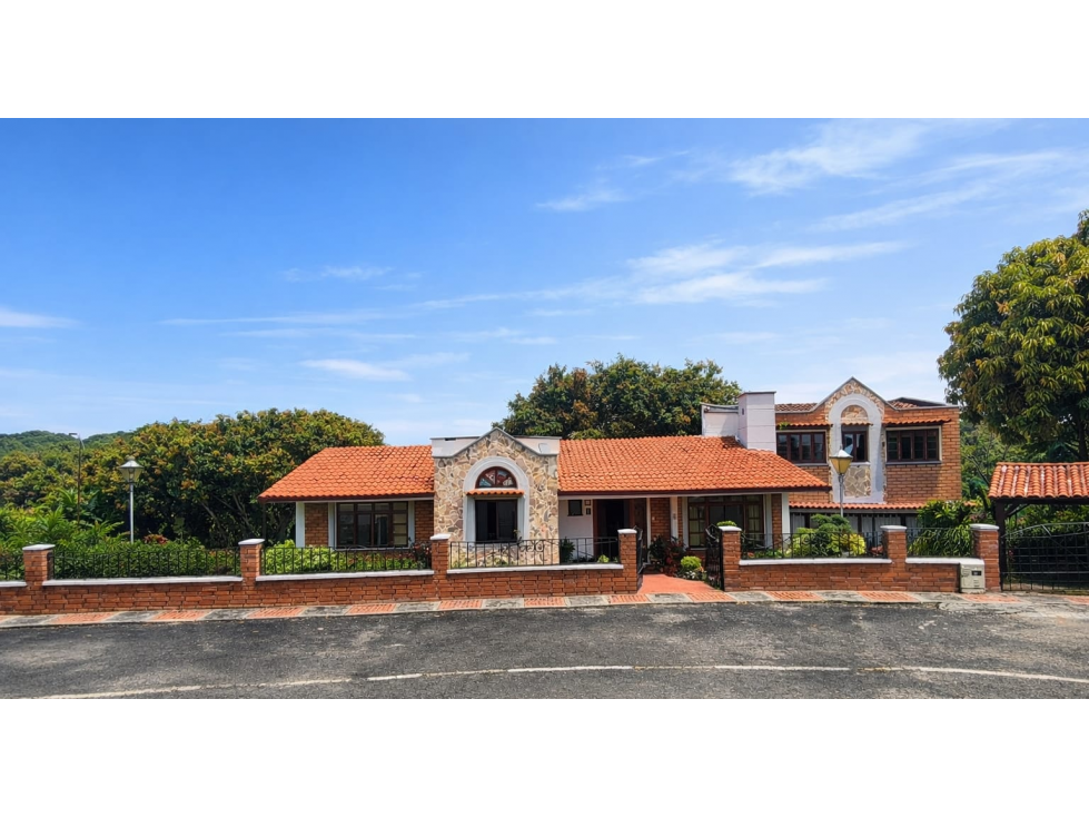 CASA CAMPESTRE EN VENTA VIA A MORELIA PEREIRA