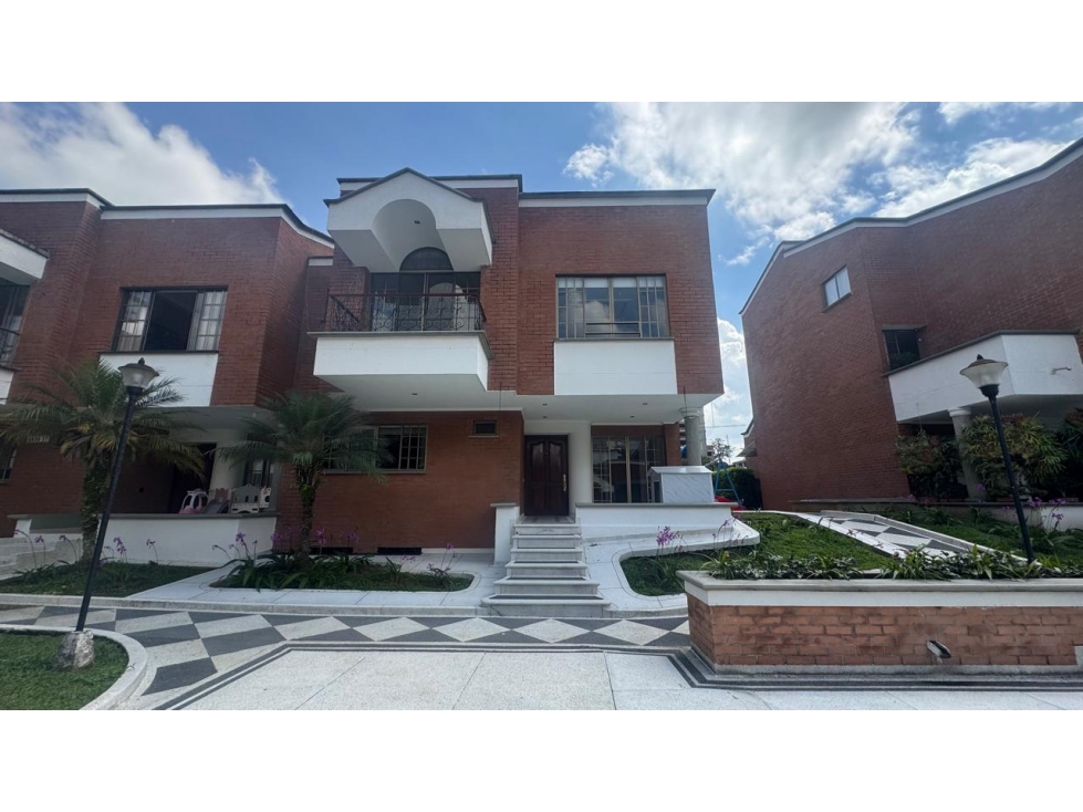 CASA EN VENTA PINARES PEREIRA