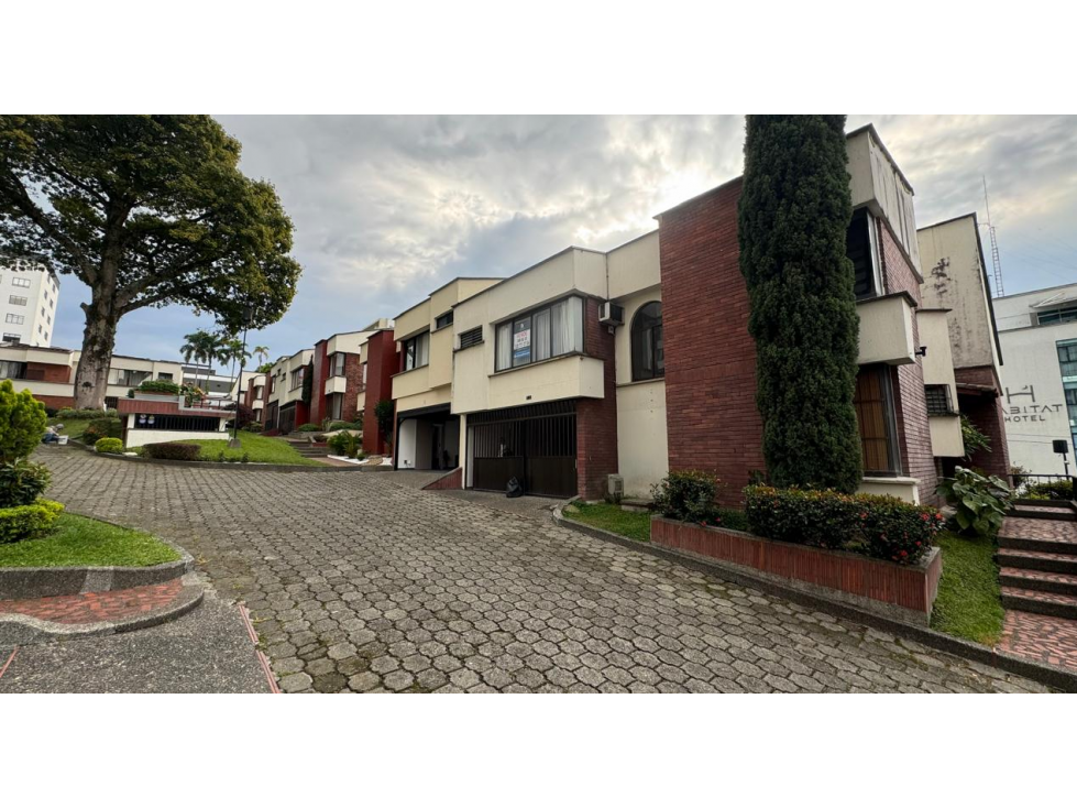 EXCLUSIVA CASA PARA REMODELAR A LA VENTA EN EL SECTOR DE LOS ALAMOS