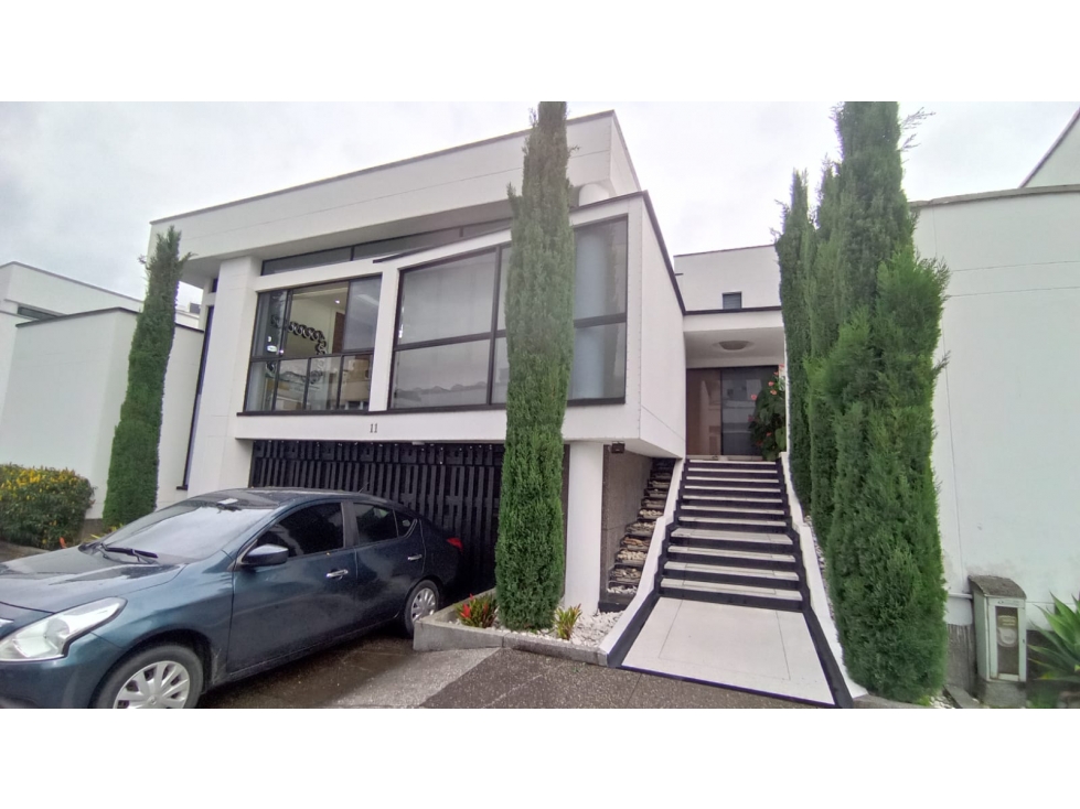 CASA EN VENTA PINARES DE SAN MARTIN PEREIRA