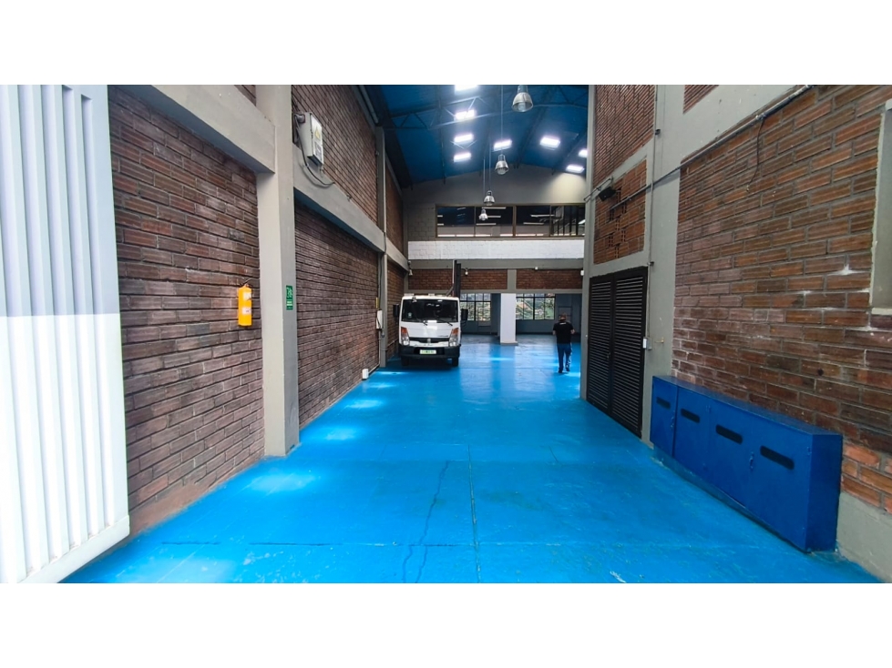 BODEGA EN ALQUILER Y VENTA AV 30 DE AGOSTO LA VILLA PEREIRA - 4