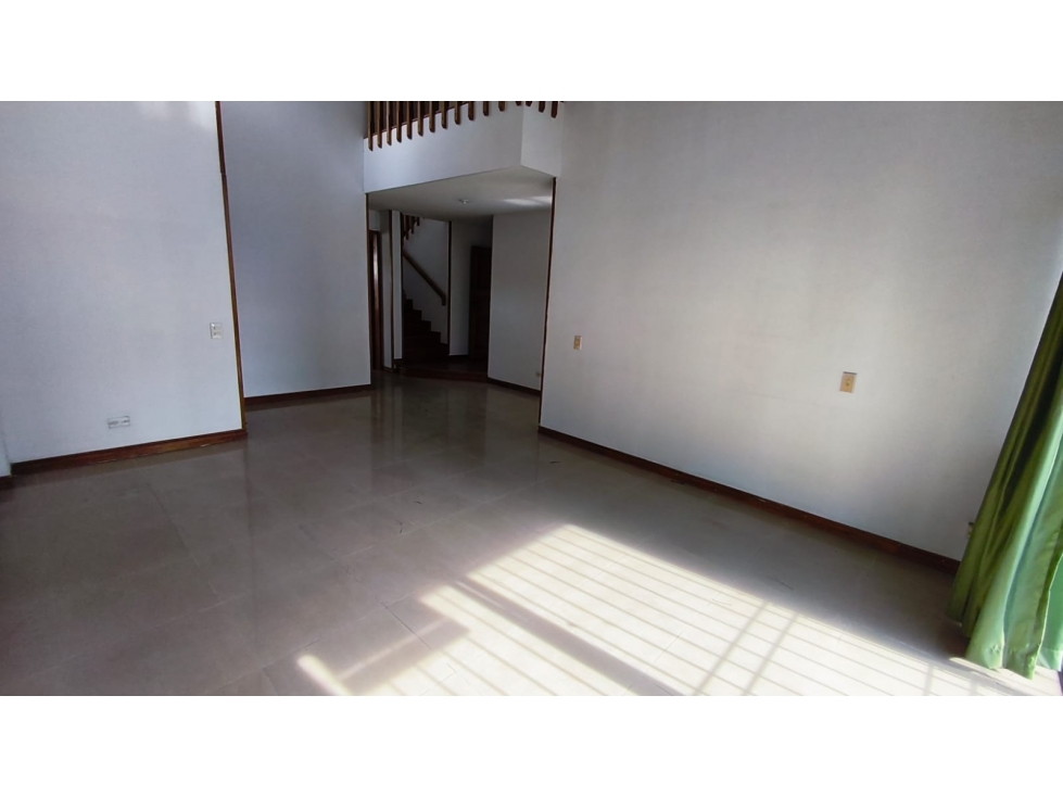 EXCLUSIVA CASA PARA REMODELAR A LA VENTA EN EL SECTOR DE LOS ALAMOS — foto 4