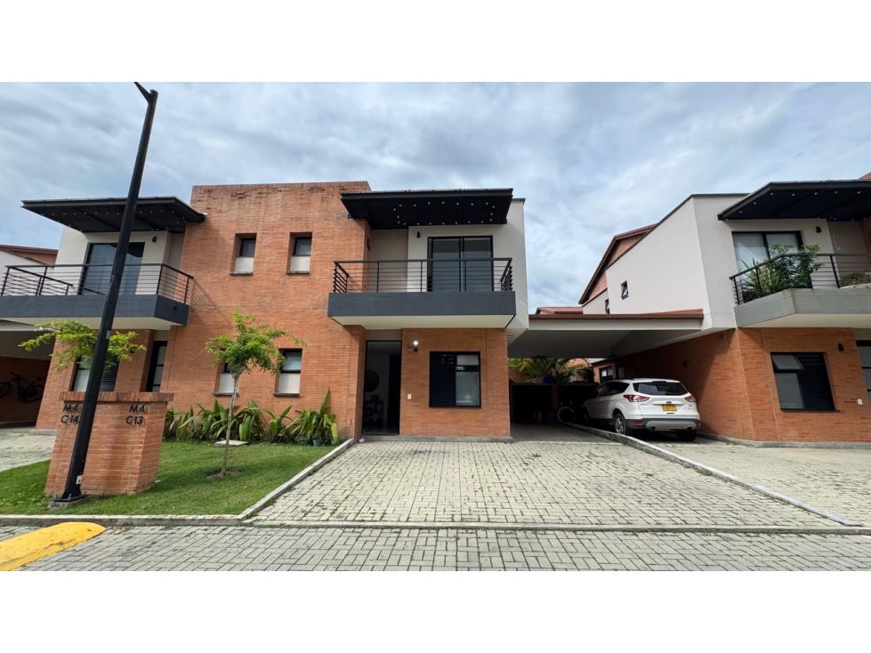 CASA EN VENTA SECTOR MUKAVA DEL VALLE CERRITOS