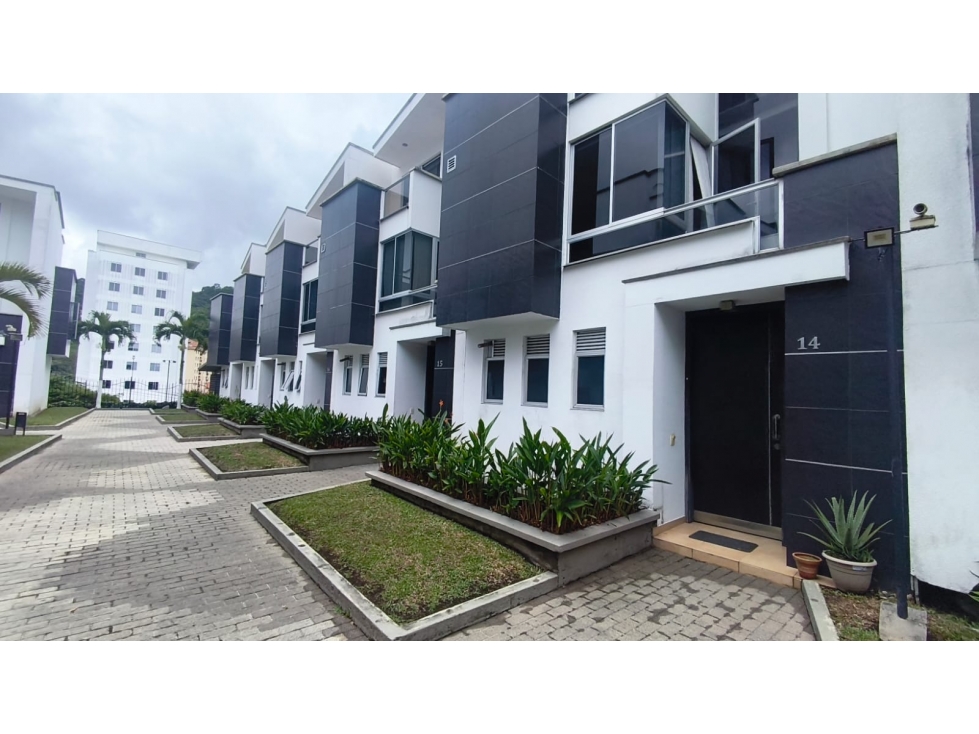 CASA EN VENTA SECTOR PINARES PEREIRA