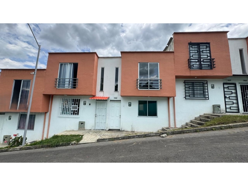 CASAS MEDIANERA EN VENTA VILLA YULIANA DOSQUEBRADAS