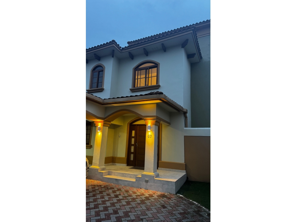 Venta - Casa en El Doral, Costa Sur