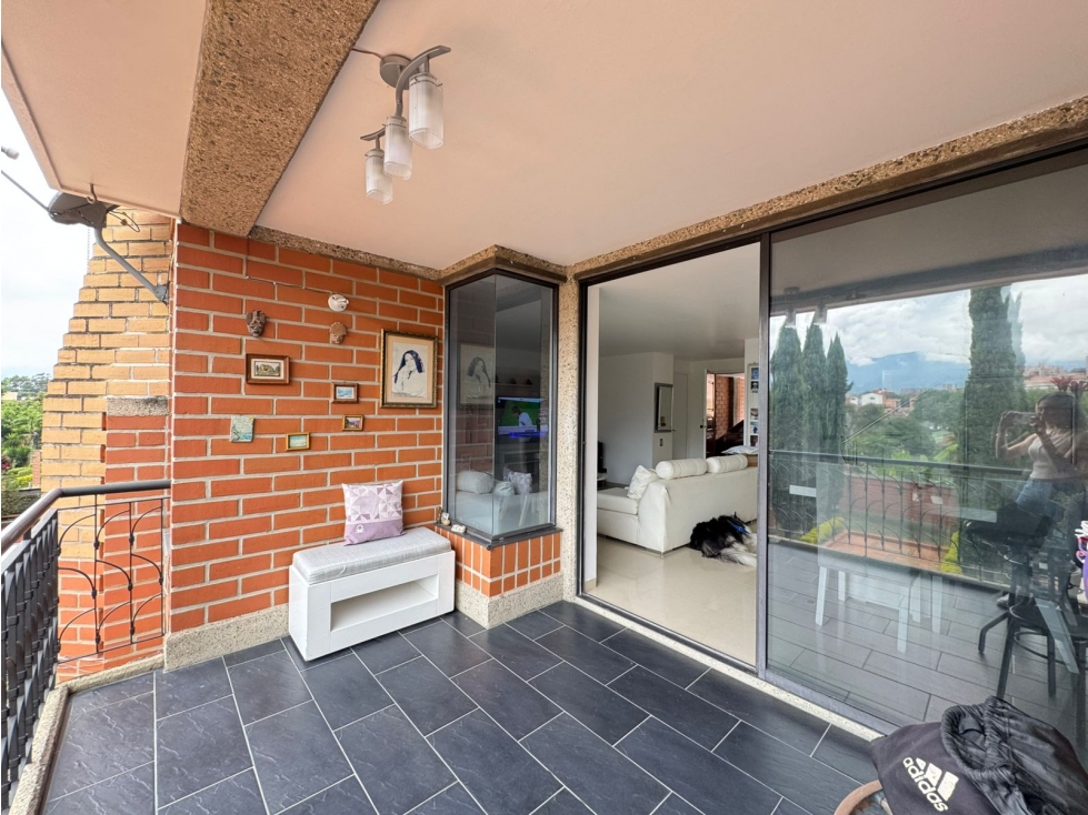 Casa remodelada en venta de 3 niveles Envigado Loma Las Brujas — foto 3