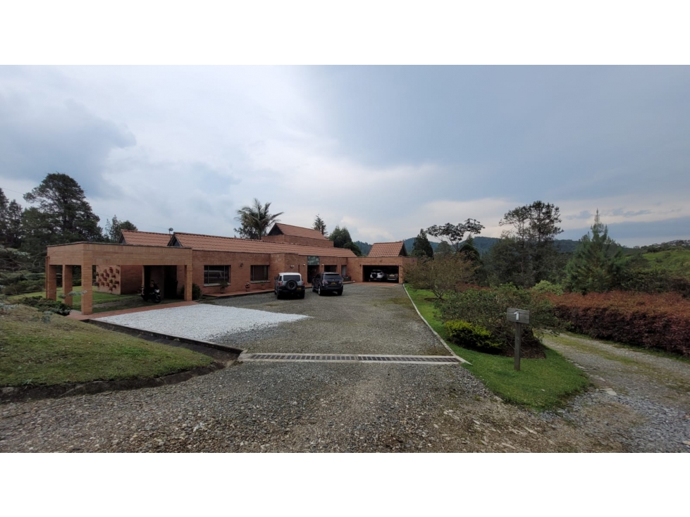 Casa en Venta Envigado Loma El Escobero vista a las montañas