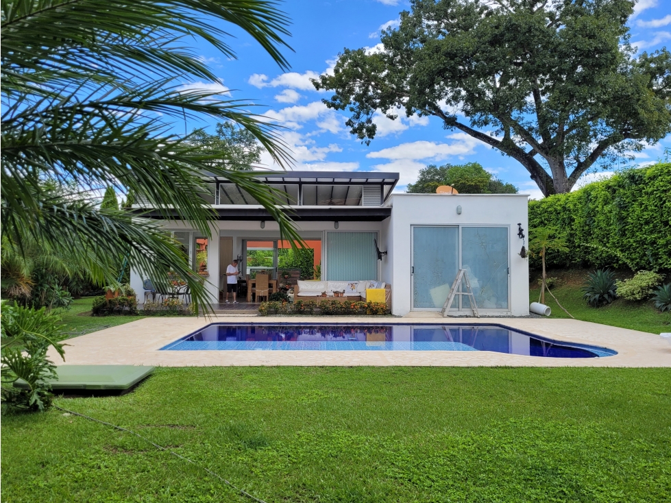 Casa de recreo independiente en parcelación San Jerónimo con piscina