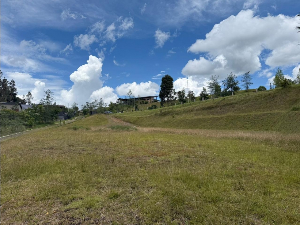 Lote plano en venta en El Retiro Antioquia en exclusiva parcelación — foto 2