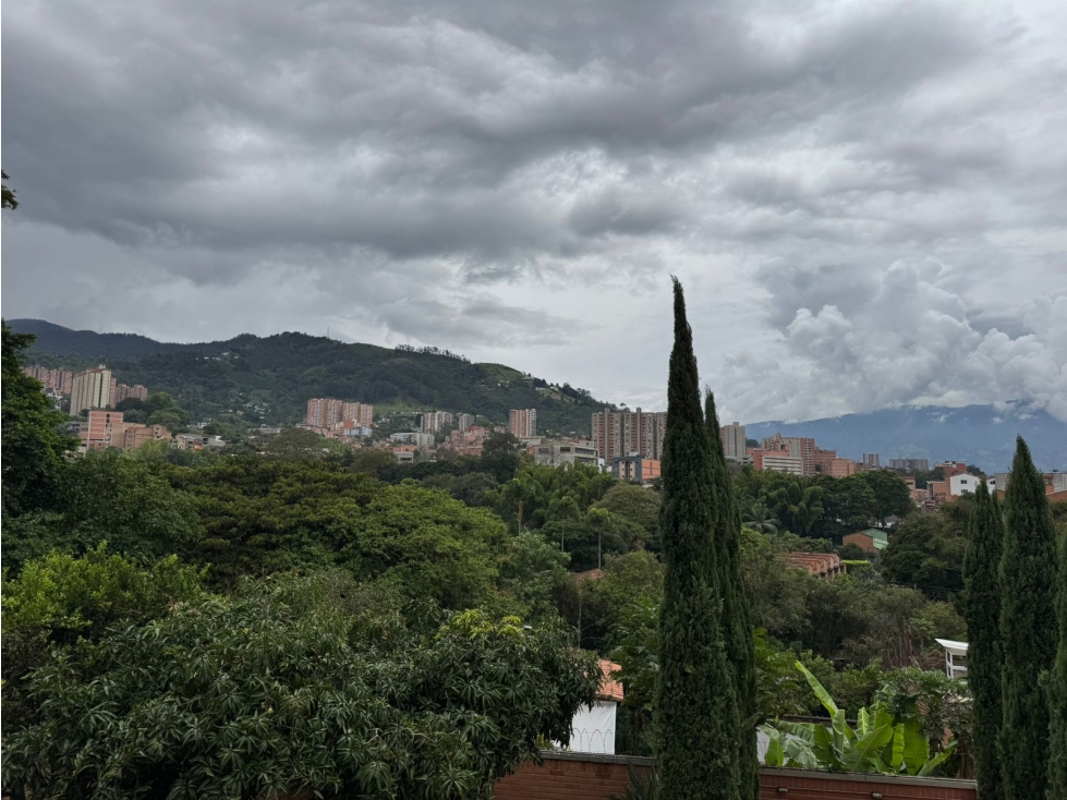 Casa remodelada en venta de 3 niveles Envigado Loma Las Brujas — foto 4