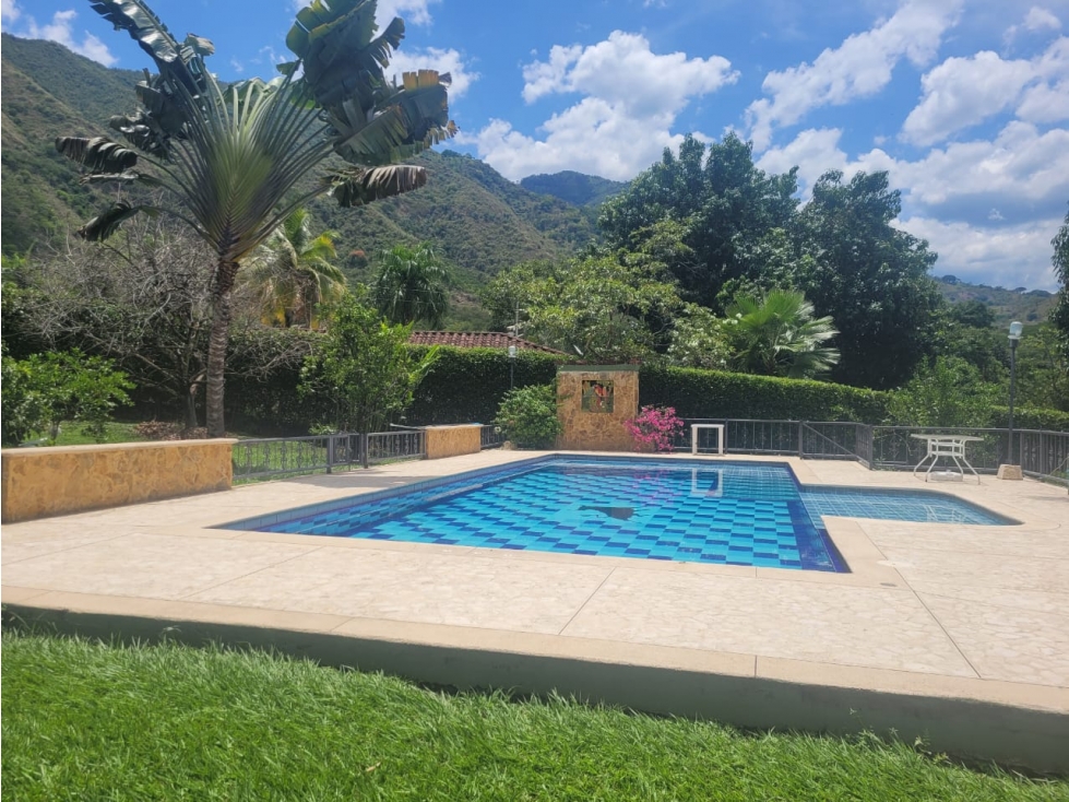 Casa finca en venta San Jerónimo Antioquia piscina y cancha privadas — foto 2