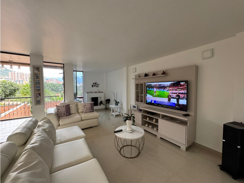 Casa remodelada en venta de 3 niveles Envigado Loma Las Brujas — foto 5