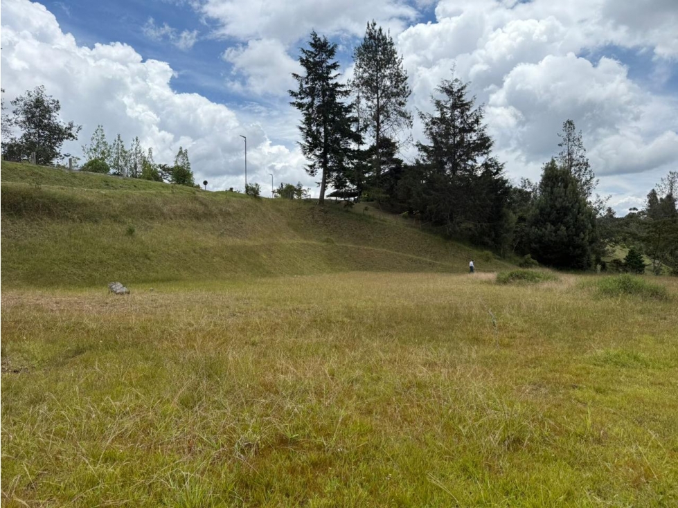 Lote plano en venta en El Retiro Antioquia en exclusiva parcelación — foto 4