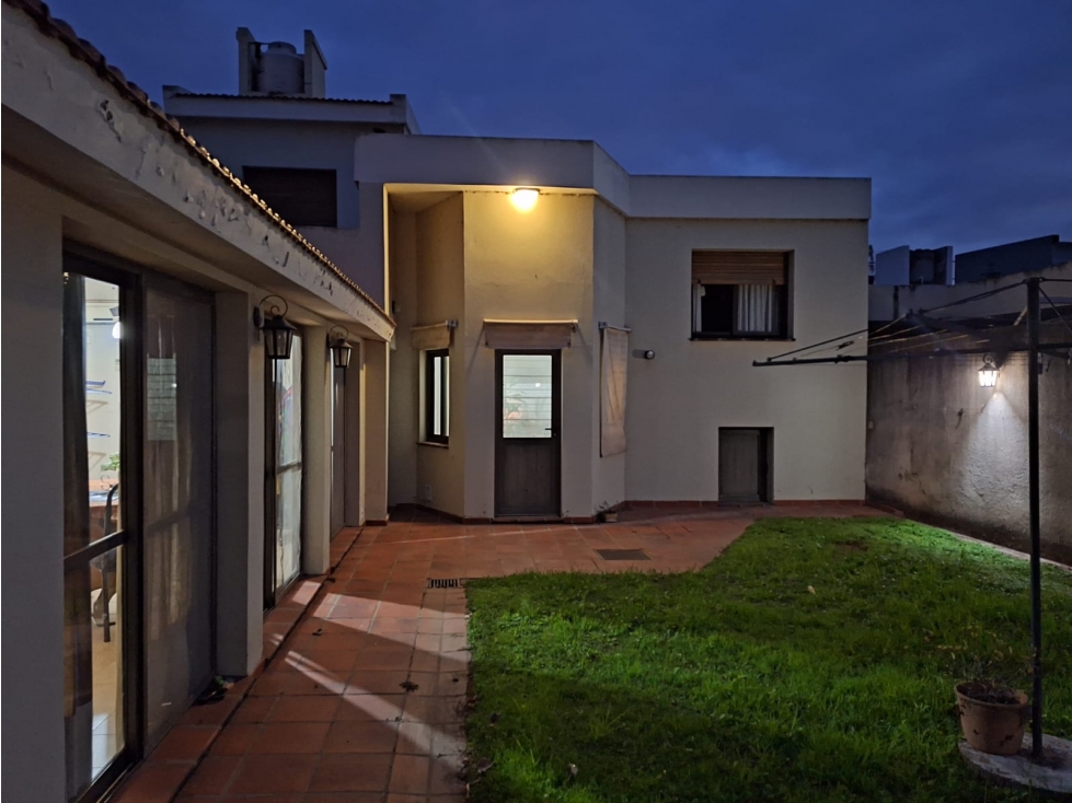 GEO VENDE casa alta categoría en Las Perdices, 3 dor calle Int. Torres — foto 2
