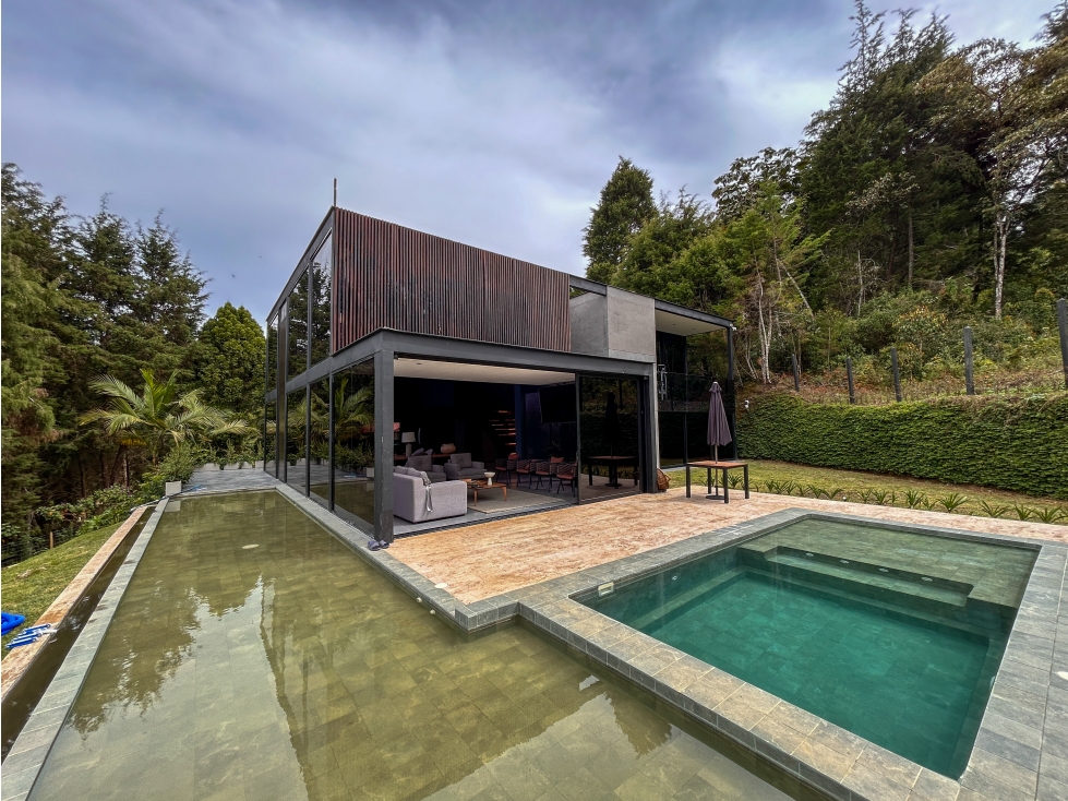 LUJOSA CASA EN VENTA EN GUARNE