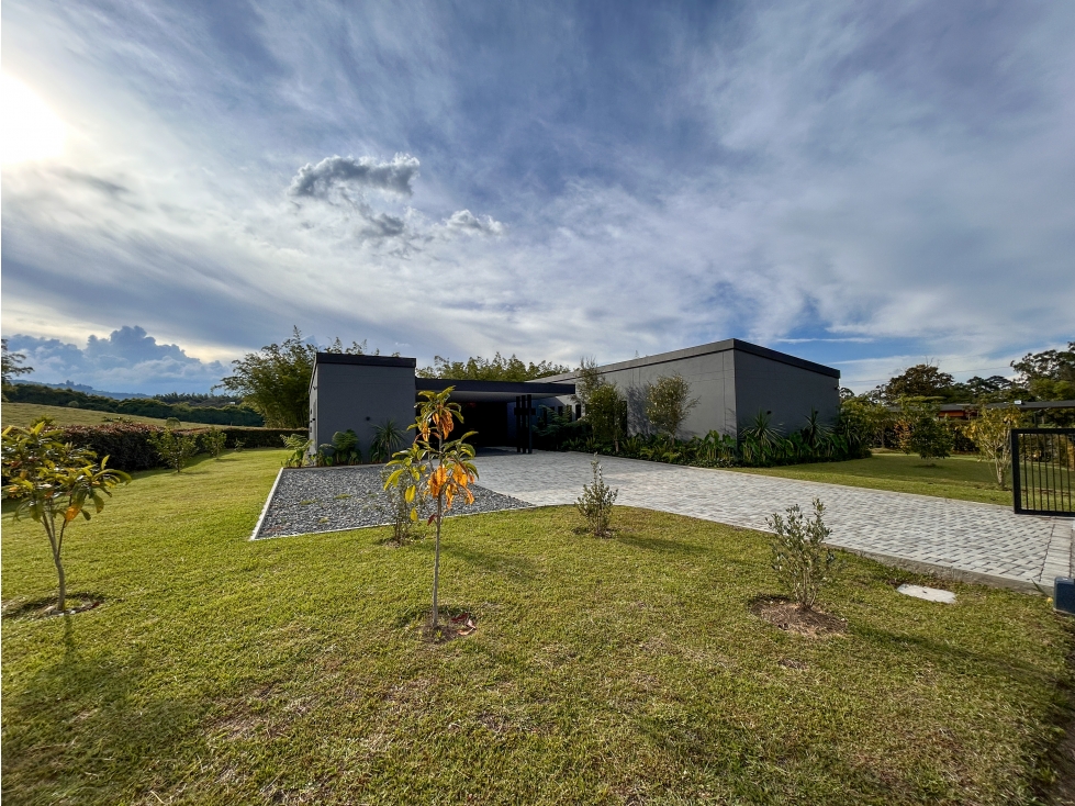 ESPECTACULAR CASA DE UN NIVEL PARA ESTRENAR EN LLANOGRANDE/ VILACHAGUA — foto 2