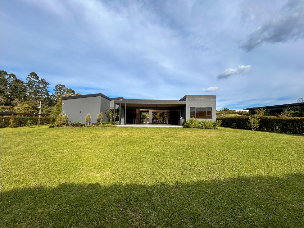 ESPECTACULAR CASA DE UN NIVEL PARA ESTRENAR EN LLANOGRANDE/ VILACHAGUA — foto 3