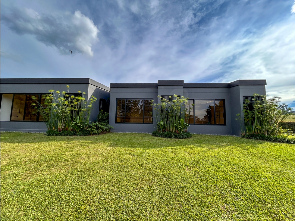 ESPECTACULAR CASA DE UN NIVEL PARA ESTRENAR EN LLANOGRANDE/ VILACHAGUA — foto 4