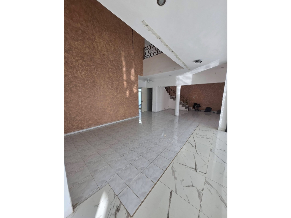 Monterreal Edificio Comercial en Venta en Esquina - 3