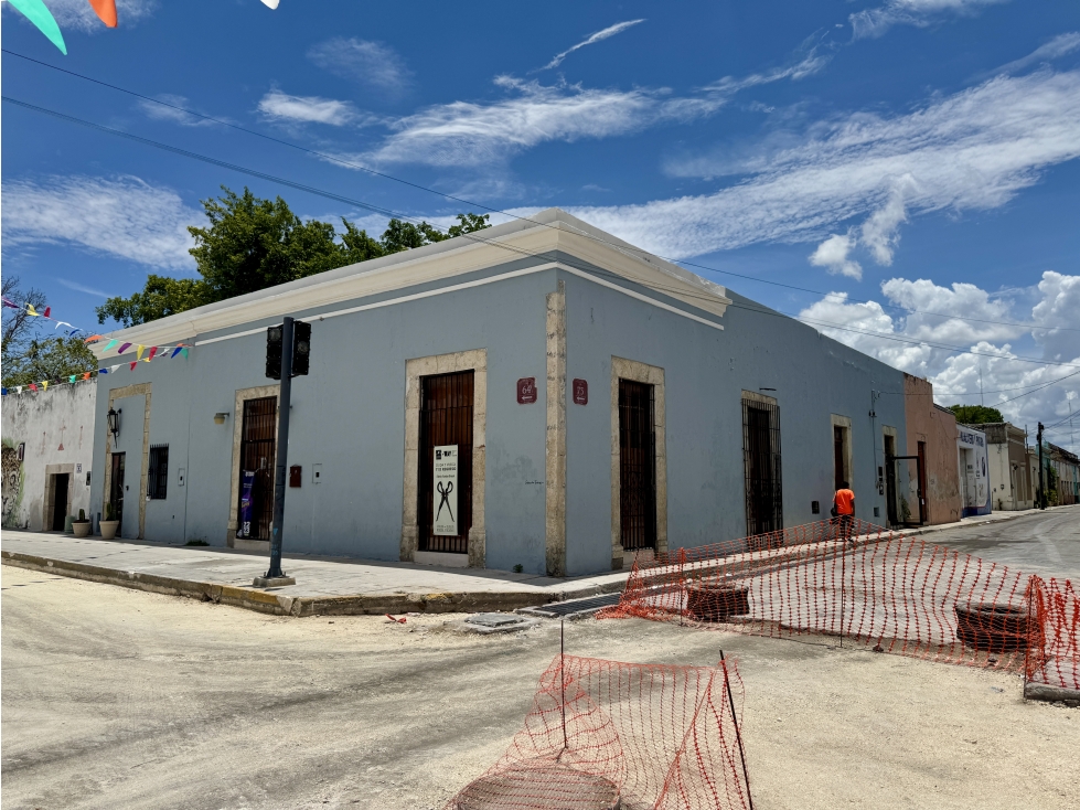 Centro de Mérida Casona Colonial en Venta en Esquina - 1