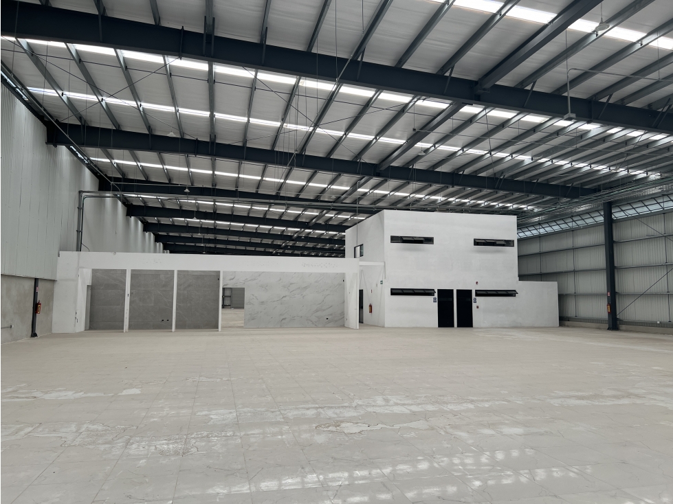 Altabrisa Periferico Norte en Merida Bodega en Renta de 2350M2 - 2